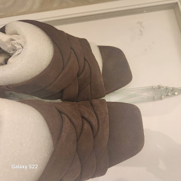 Journee Collection "Lyddie" Leather Sandals. NWT. Size 7 - Picture 3 of 10